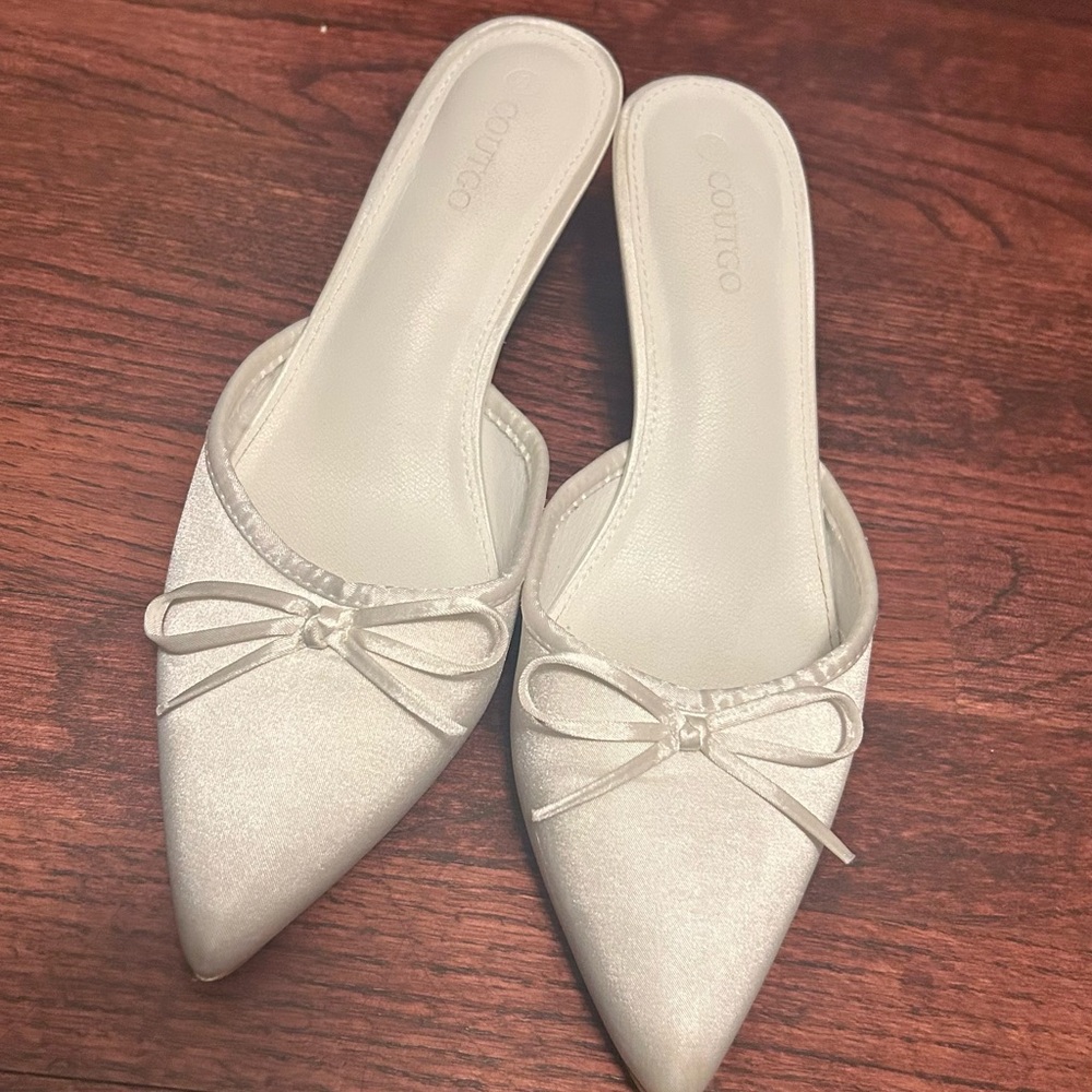 Elegant White Pointed-Toe Mules with Bow